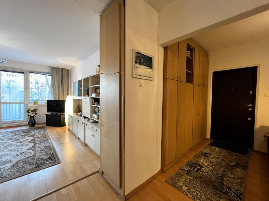 Warszawa, Ursynów, Polinezyjska, Duże 3 pokoje, widna kuchnia, do remontu, metro