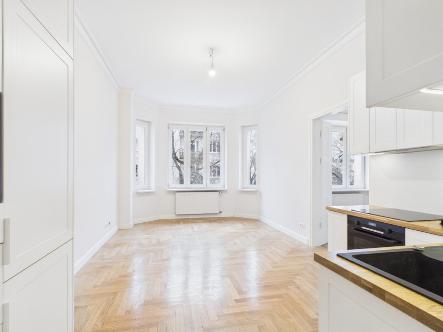 Warszawa, Mokotów, Kazimierzowska, Dwupokojowe, nieumeblowane mieszkanie w kamienicy