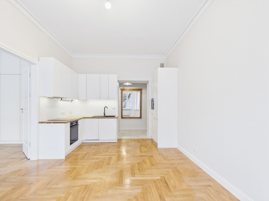 Warszawa, Mokotów, Kazimierzowska, Dwupokojowe, nieumeblowane mieszkanie w kamienicy