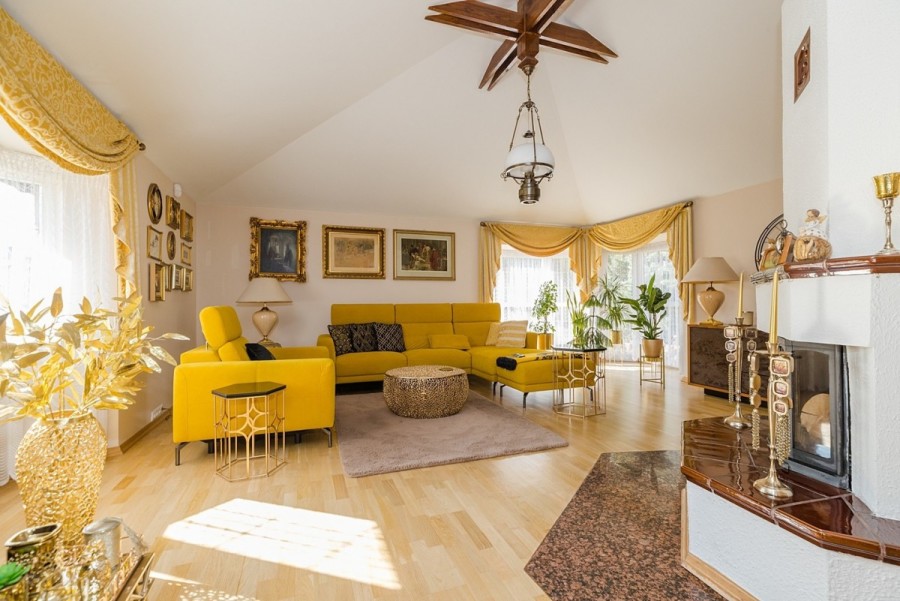 Warszawa, Targówek Zacisze, Kolejarska, Willa z basenem na Zaciszu