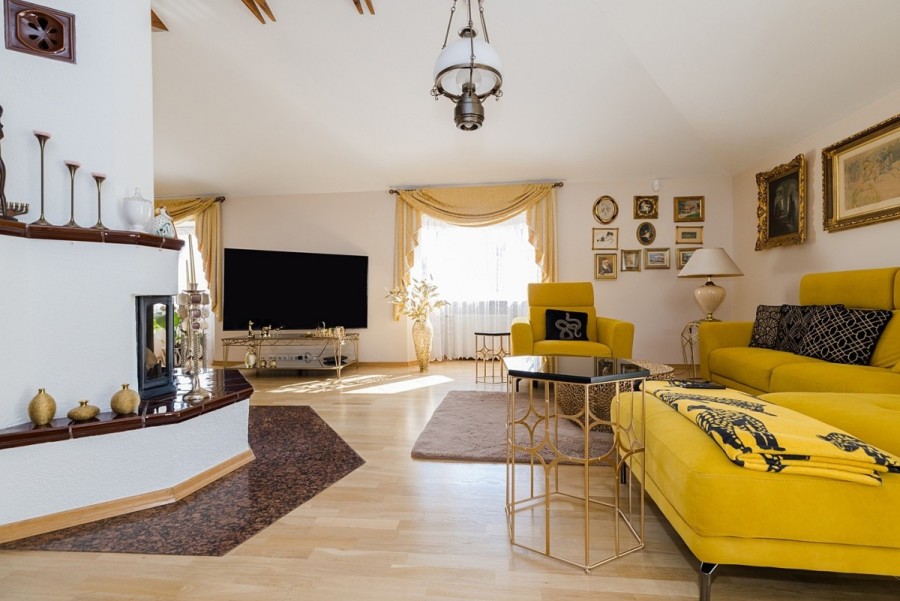 Warszawa, Targówek Zacisze, Kolejarska, Willa z basenem na Zaciszu