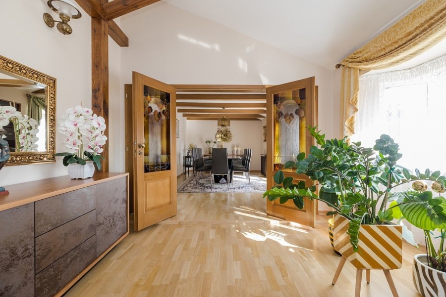 Warszawa, Targówek Zacisze, Kolejarska, Willa z basenem na Zaciszu