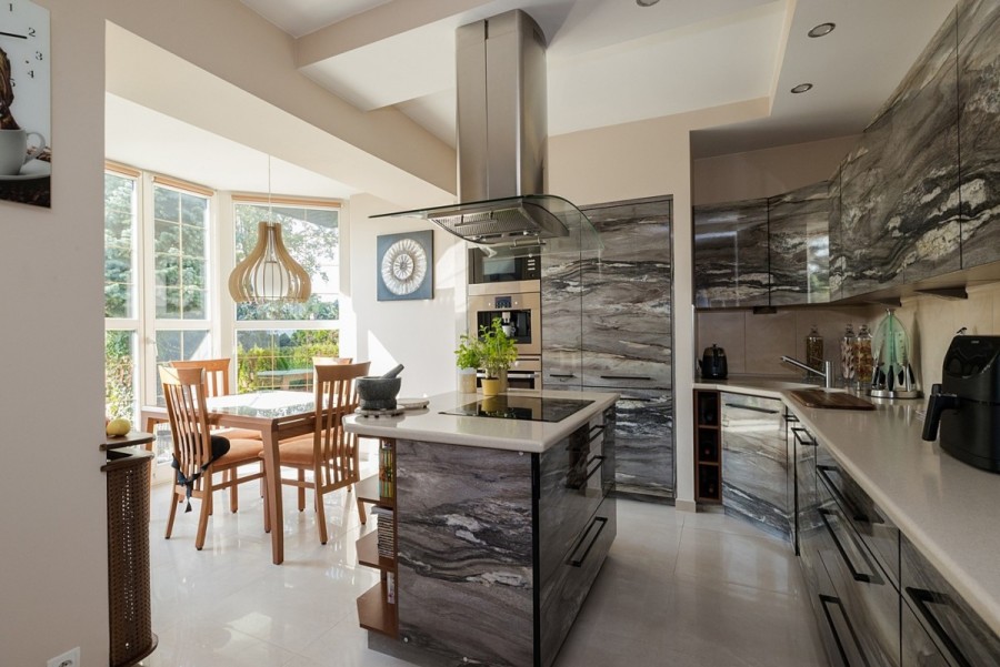 Warszawa, Targówek Zacisze, Kolejarska, Willa z basenem na Zaciszu