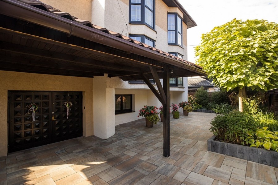 Warszawa, Targówek Zacisze, Kolejarska, Willa z basenem na Zaciszu