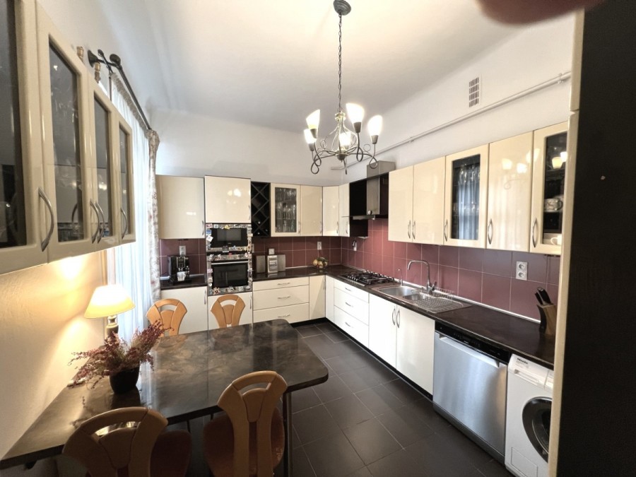 Warszawa, Praga-Północ, Targowa, APARTAMENT W KAMIENICY Z 1900r.