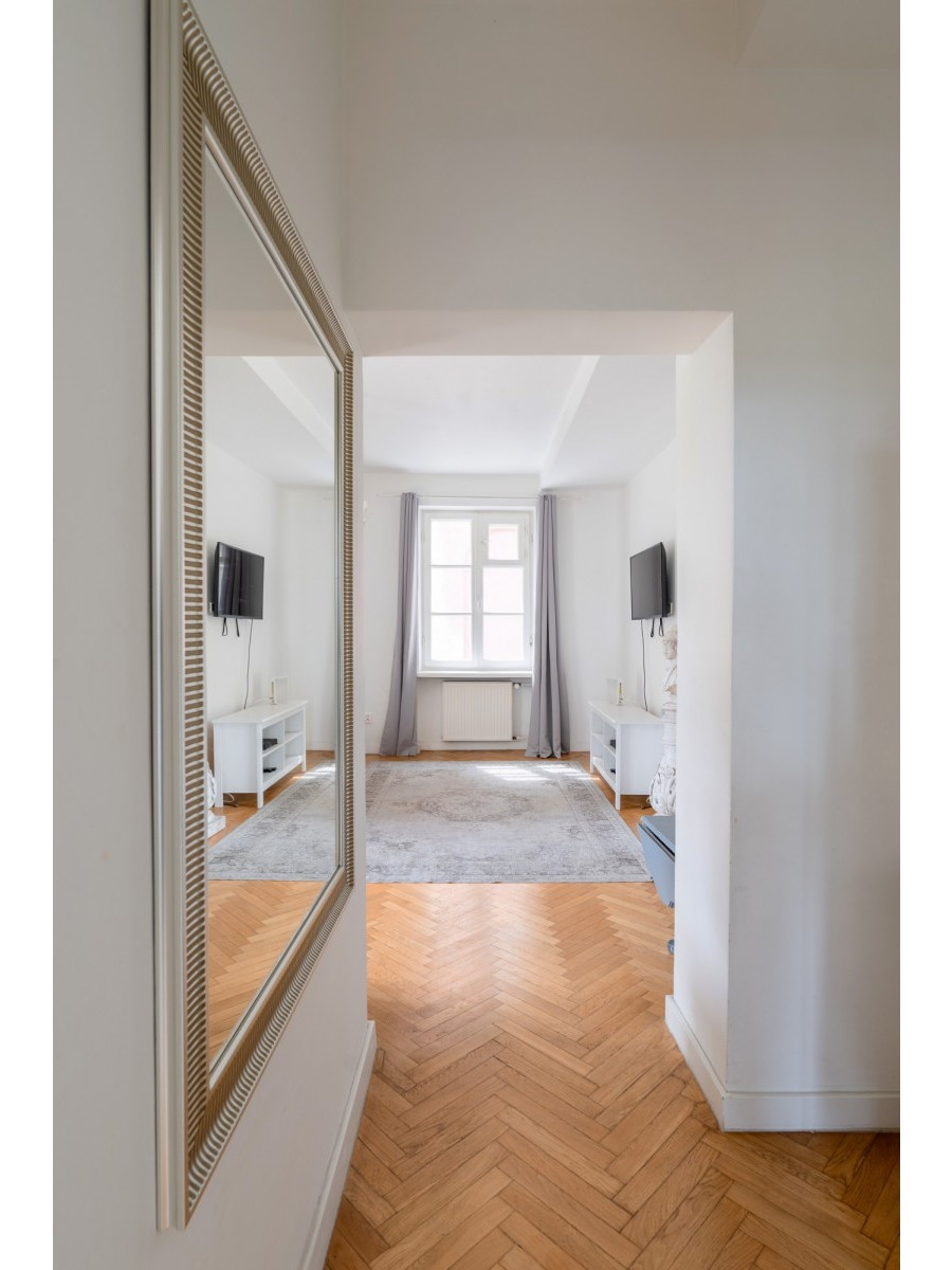 Warszawa, Śródmieście Stare Miasto, Brzozowa, Mieszkanie \"Biały Kruk\" na warszawskiej Starówce