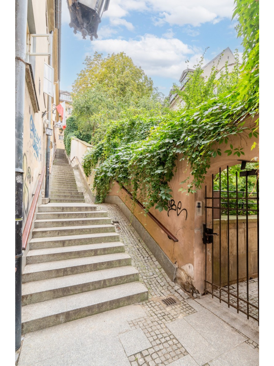 Warszawa, Śródmieście Stare Miasto, Brzozowa, Mieszkanie \"Biały Kruk\" na warszawskiej Starówce