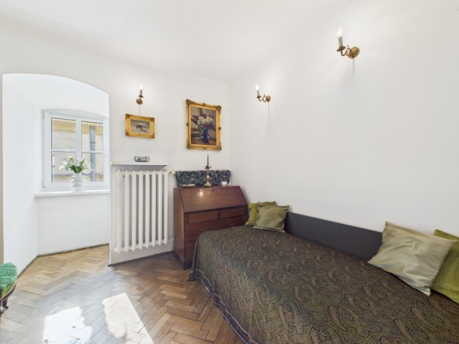 Warszawa, Śródmieście, Kozia, Apartament z historią – dom Jaremy Stępowskiego