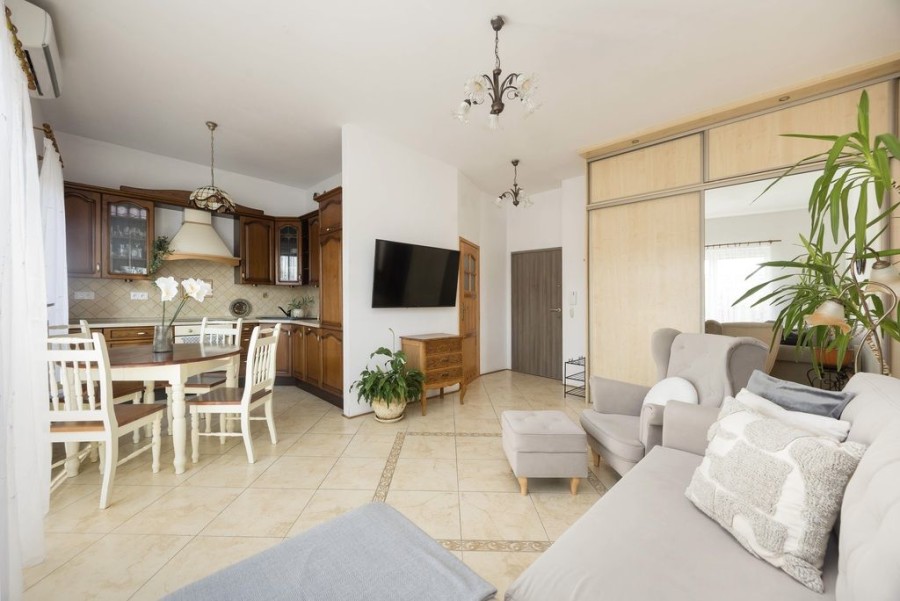 Warszawa, Mokotów Dolny, Bluszczańska, Klimatyzacja Ciche Wysokie pomieszczenia 3m