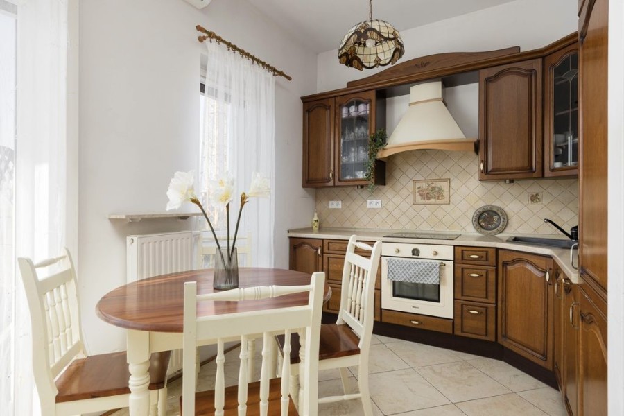 Warszawa, Mokotów Dolny, Bluszczańska, Klimatyzacja Ciche Wysokie pomieszczenia 3m