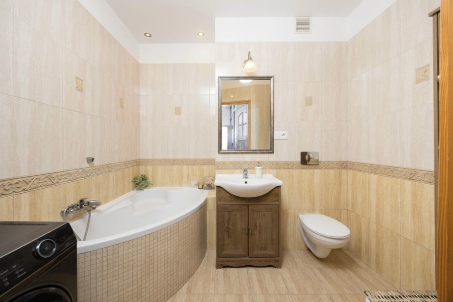 Warszawa, Mokotów Dolny, Bluszczańska, Klimatyzacja Ciche Wysokie pomieszczenia 3m