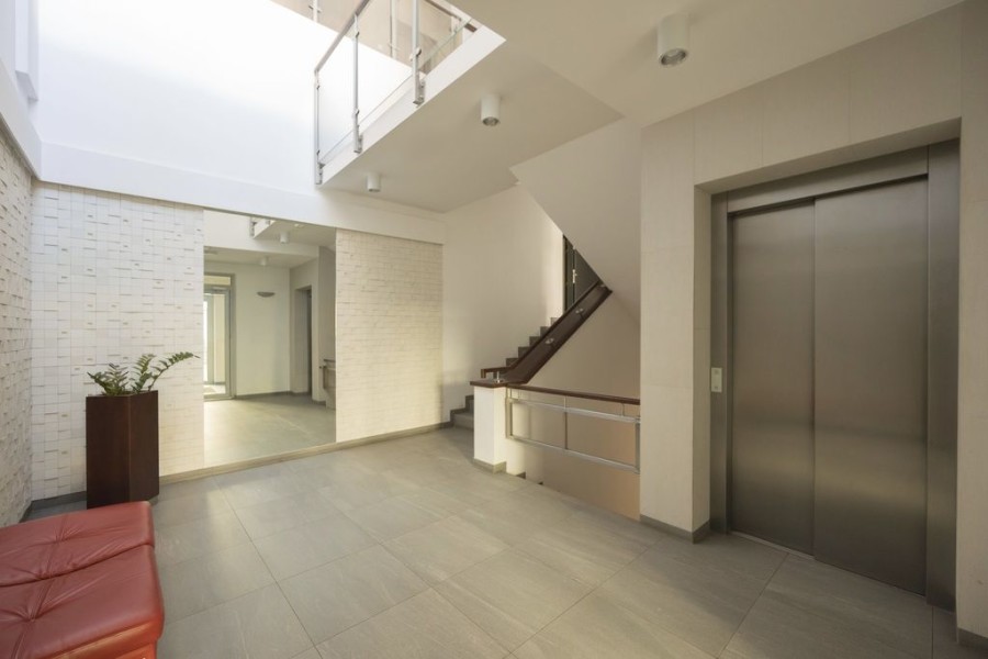 Warszawa, Mokotów Dolny, Bluszczańska, Klimatyzacja Ciche Wysokie pomieszczenia 3m