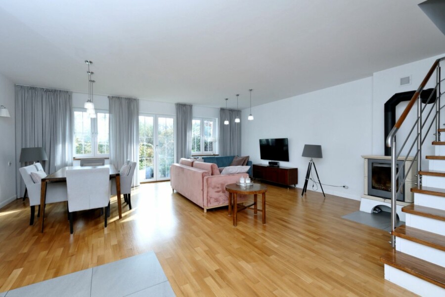 Warszawa, Białołęka, Segment skrajny z pięknie zagospodarowanym ogrodem