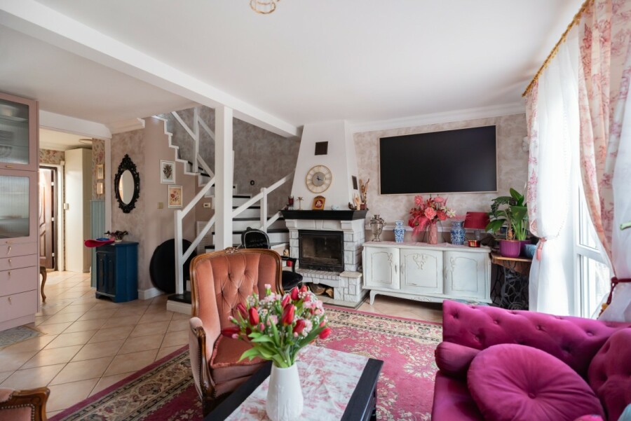 Warszawa, Targówek Zacisze, Urocza szeregówka w stylu angielskiem z 2004 roku