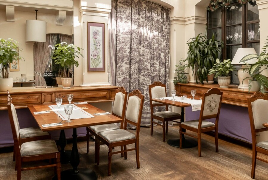 Warszawa, Stare Miasto, Wyjątkowa restauracja w zabytkowej kamienicy z XVI