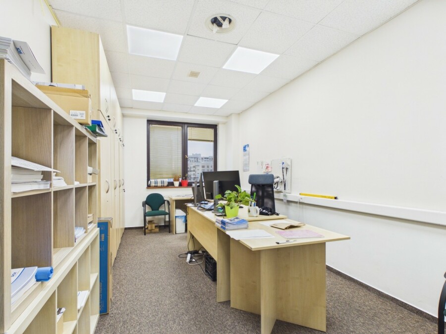 Warszawa, Wola Ulrychów, Nakielska, 4 kondygnacje w budynku biurowym na wynajem