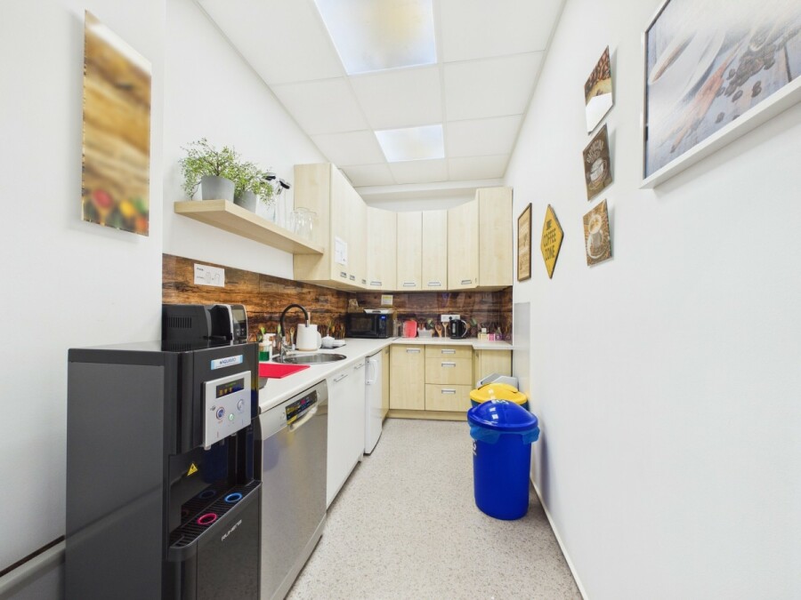 Warszawa, Wola Ulrychów, Nakielska, 4 kondygnacje w budynku biurowym na wynajem