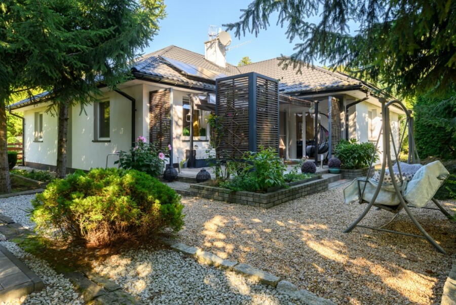 powiat wołomiński, Józefów, Komfortowy dom parterowy z pięknym ogrodem