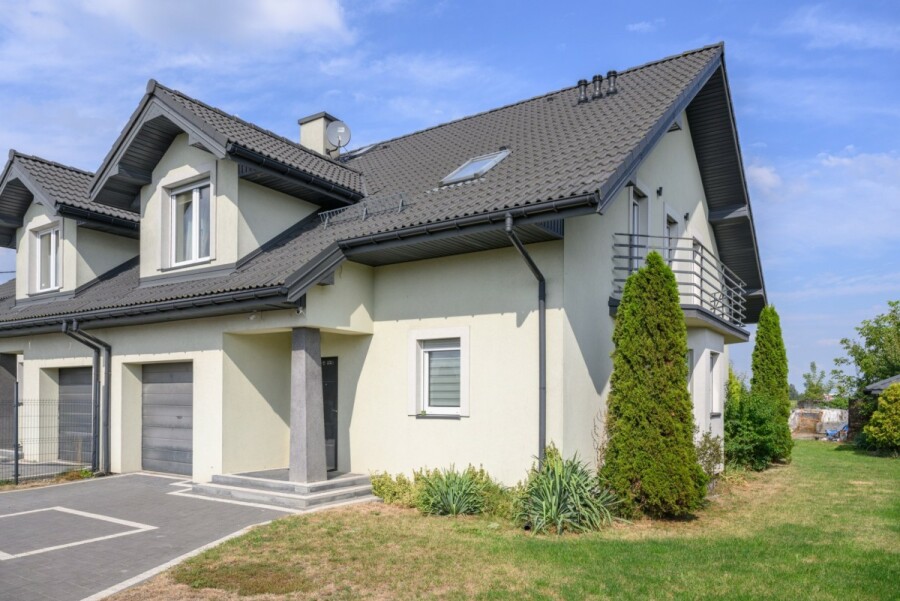 powiat wołomiński, Radzymin, Biskupa Józefa Hollaka, Atrakcyjny dom w zabudowie bliźniaczej - Radzymin