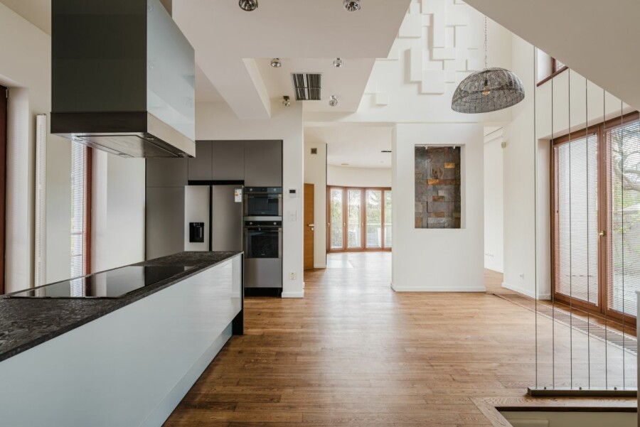 Warszawa, Wilanów Niski, Rezydencja z basenem na Starym Wilanowie Biedronki