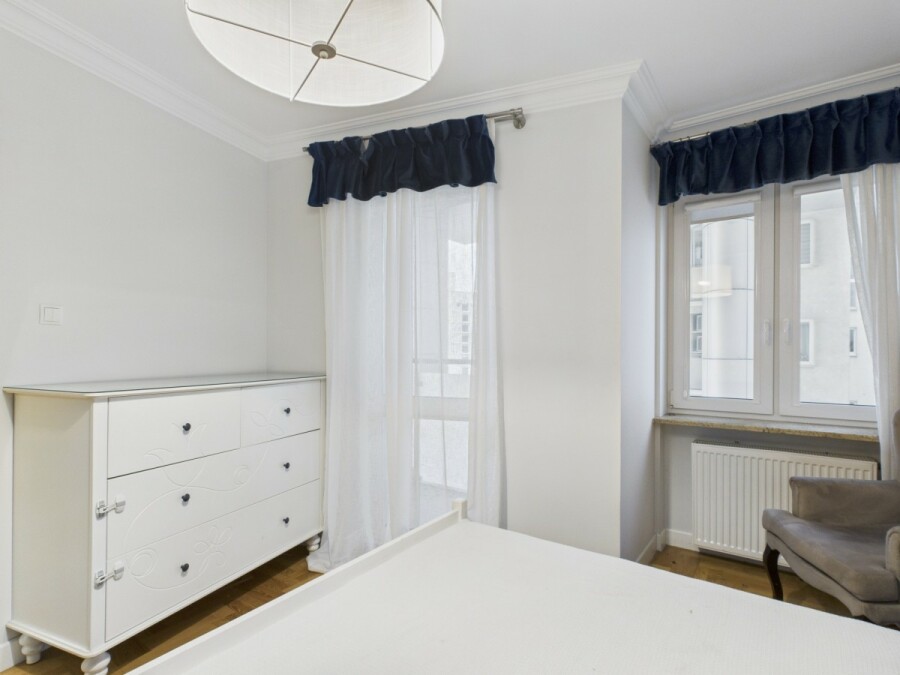 Warszawa, Ursynów Natolin, Aleja Komisji Edukacji Narodowej, Gotowe do wprowadzenia - Obok Metra - Bardzo Ciche