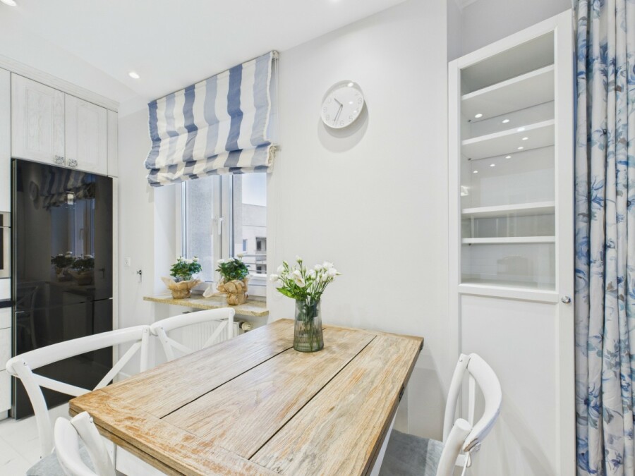 Warszawa, Ursynów Natolin, Aleja Komisji Edukacji Narodowej, Gotowe do wprowadzenia - Obok Metra - Bardzo Ciche