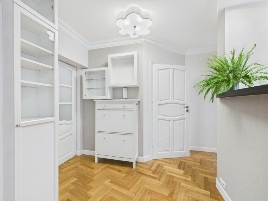 Warszawa, Ursynów Natolin, Aleja Komisji Edukacji Narodowej, Gotowe do wprowadzenia - Obok Metra - Bardzo Ciche