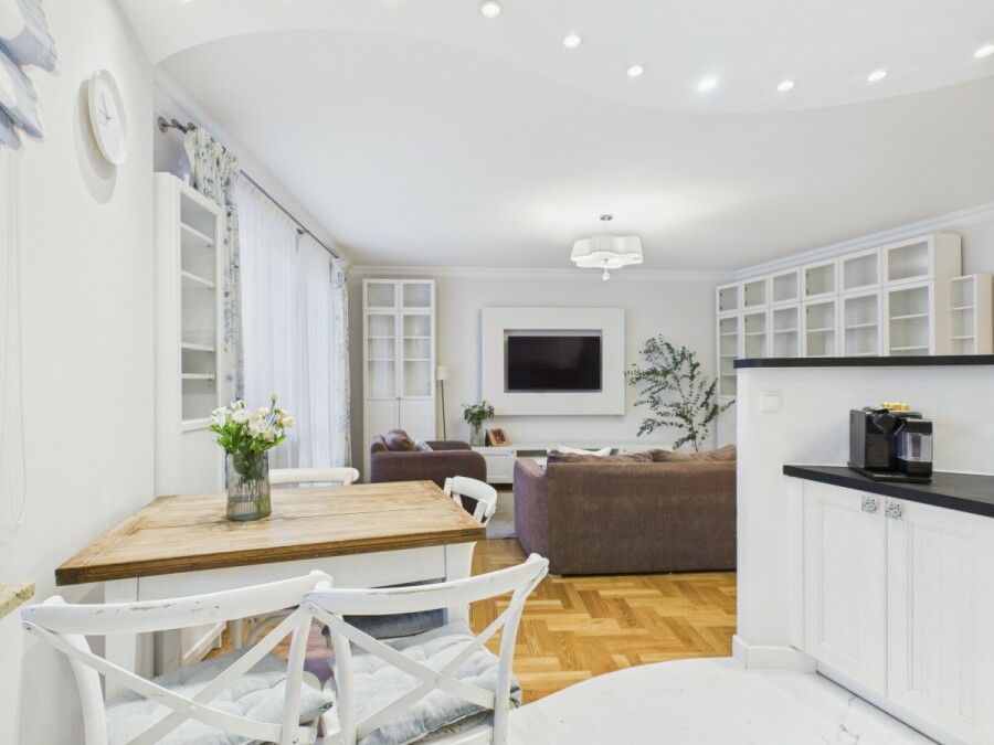 Warszawa, Ursynów Natolin, Aleja Komisji Edukacji Narodowej, Gotowe do wprowadzenia - Obok Metra - Bardzo Ciche