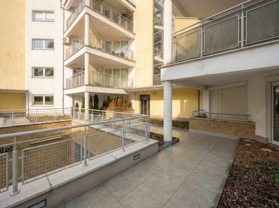 Warszawa, Bemowo, Narwik, 2mindo S8 Metro Lazurowa Wysoki Parter