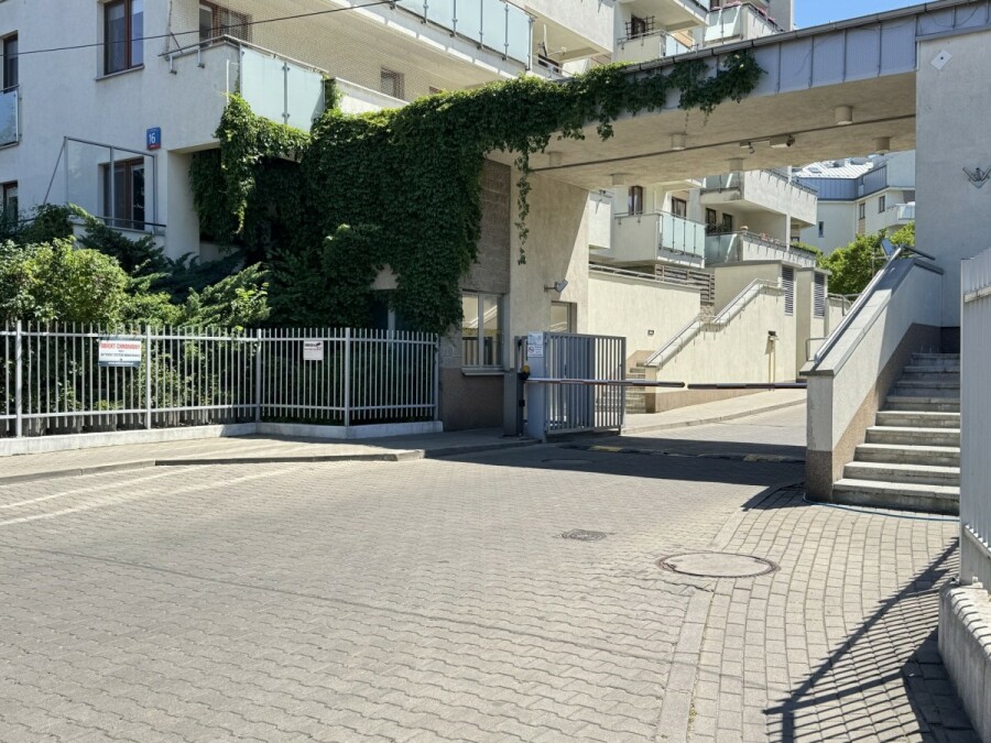 Warszawa, Targówek Zacisze, Uznamska, Mieszkanie przy cichej ulicy