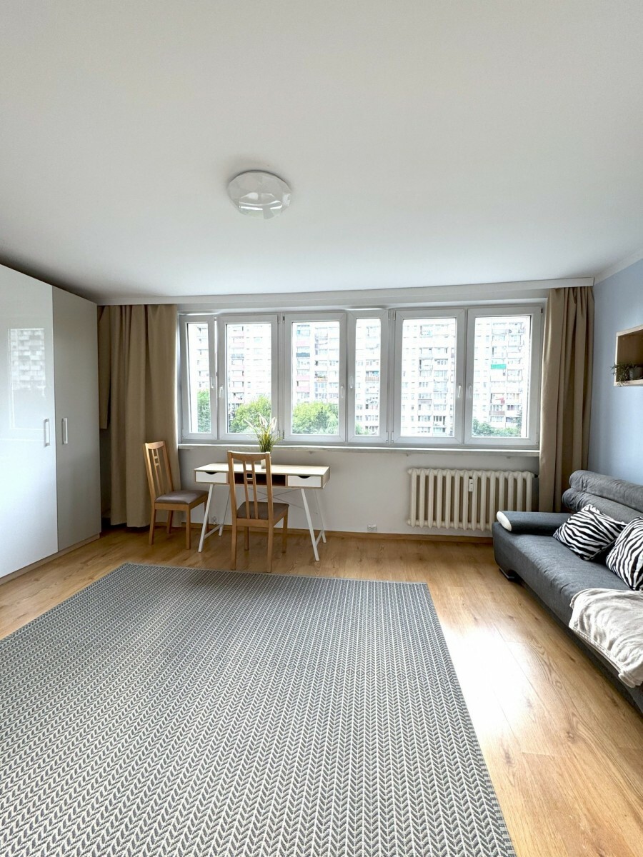 Warszawa, Bielany Wawrzyszew, Aleja Władysława Reymonta, Umeblowana kawalerka na Bielanach