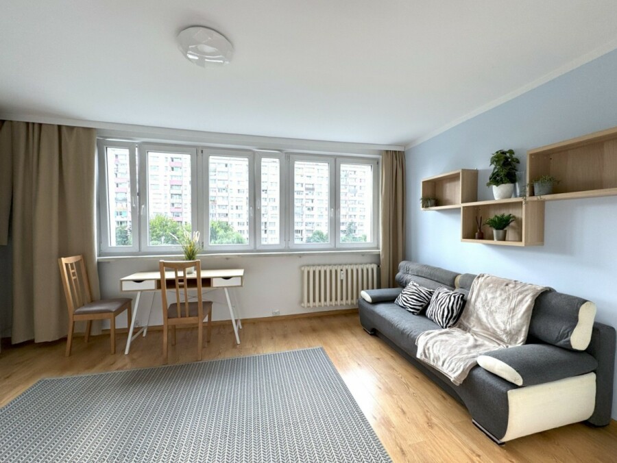 Warszawa, Bielany Wawrzyszew, Aleja Władysława Reymonta, Umeblowana kawalerka na Bielanach