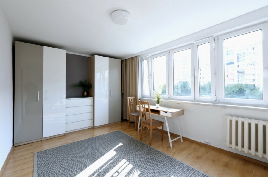 Warszawa, Bielany Wawrzyszew, Aleja Władysława Reymonta, Umeblowana kawalerka na Bielanach