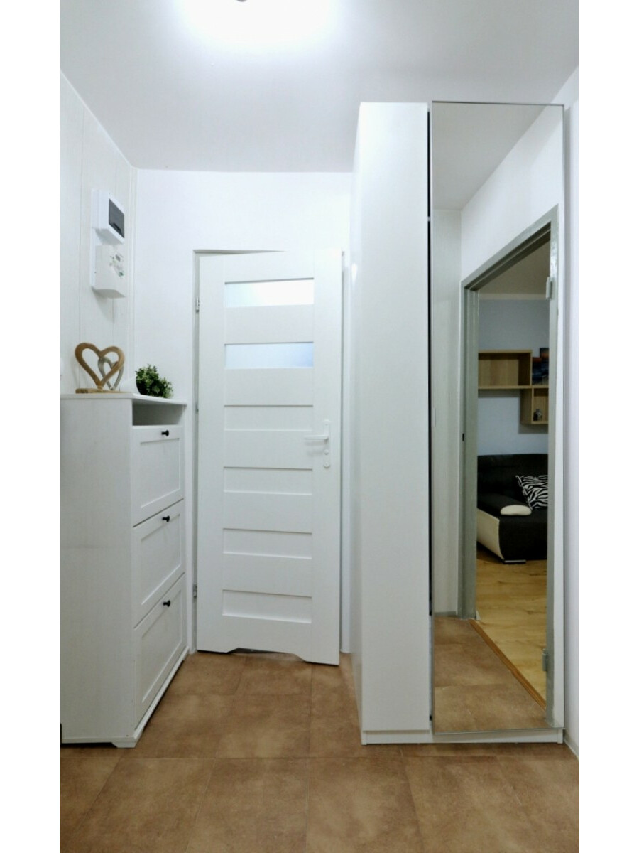 Warszawa, Bielany Wawrzyszew, Aleja Władysława Reymonta, Umeblowana kawalerka na Bielanach