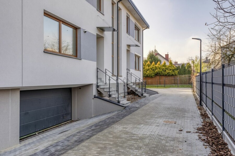 Warszawa, Bielany, Prozy, Cisza i zieleń przy metrze – rodzinny segment