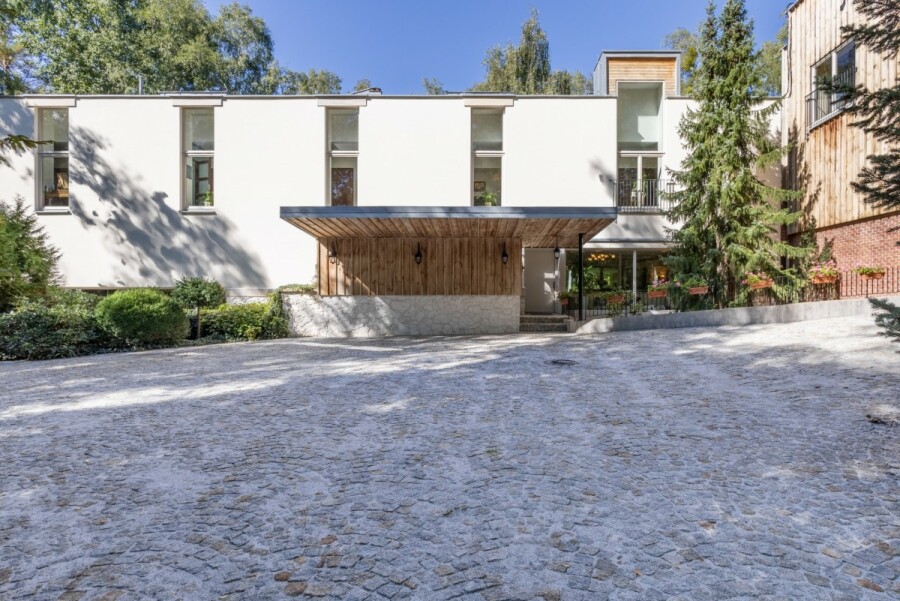 powiat nowodworski, Pieńków, Posiadłość Pieńków - bezpośrednio przy Kampinosie