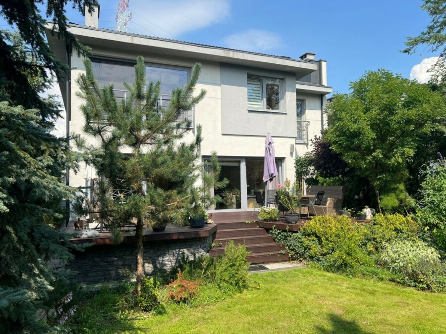 Łomianki, Buraków, Dom tuż przy LESIE MŁOCIŃSKIM.