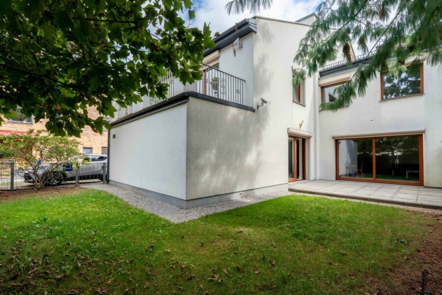 Warszawa, Praga-Południe Kępa Gocławska, Algierska, Wyjątkowy szeregowiec na zielonej Saskiej Kępie: i