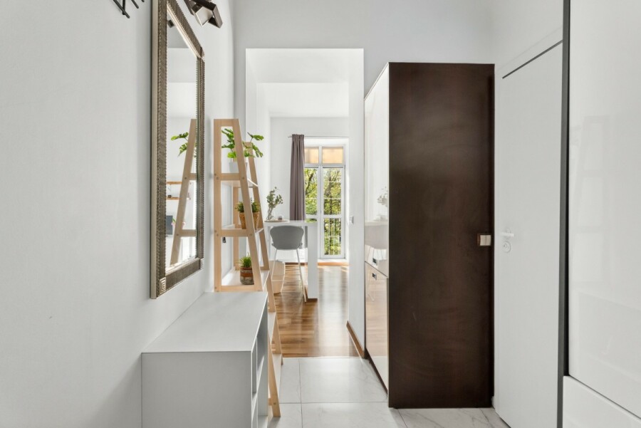 Warszawa, Praga-Południe Kamionek, Grochowska, Odrestaurowa kamienica | 3,30 Wysokość | Antresola