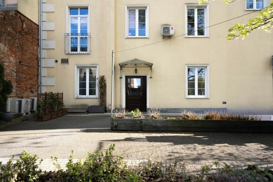 Warszawa, Praga-Południe Kamionek, Grochowska, Odrestaurowa kamienica | 3,30 Wysokość | Antresola