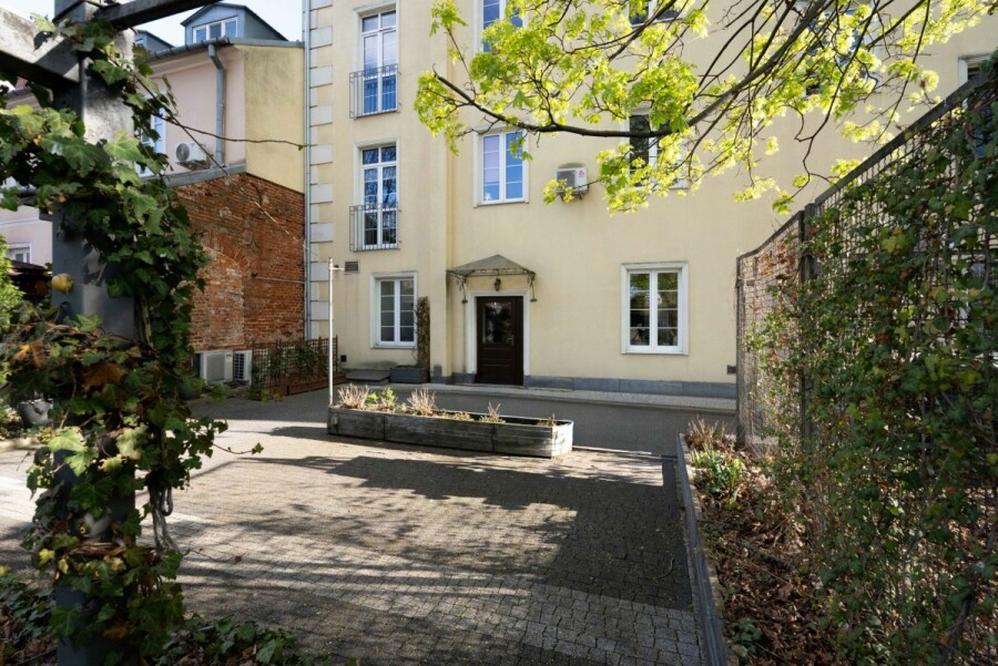 Warszawa, Praga-Południe Kamionek, Grochowska, Odrestaurowa kamienica | 3,30 Wysokość | Antresola
