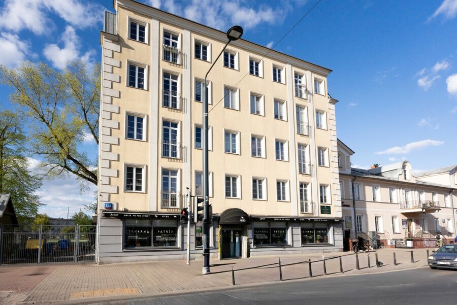 Warszawa, Praga-Południe Kamionek, Grochowska, Odrestaurowa kamienica | 3,30 Wysokość | Antresola