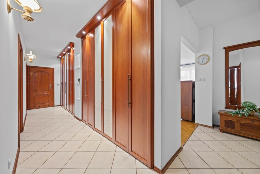 Warszawa, Ochota, Opaczewska, Przestrzeń domu, wygoda miasta! 125 m² przy parku.
