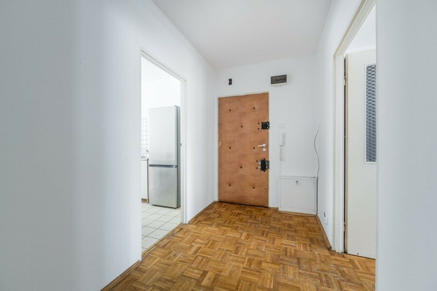 Warszawa, Targówek Mieszkaniowy, 2 pokoje Parter Taras 12,5m2 Metro Remont