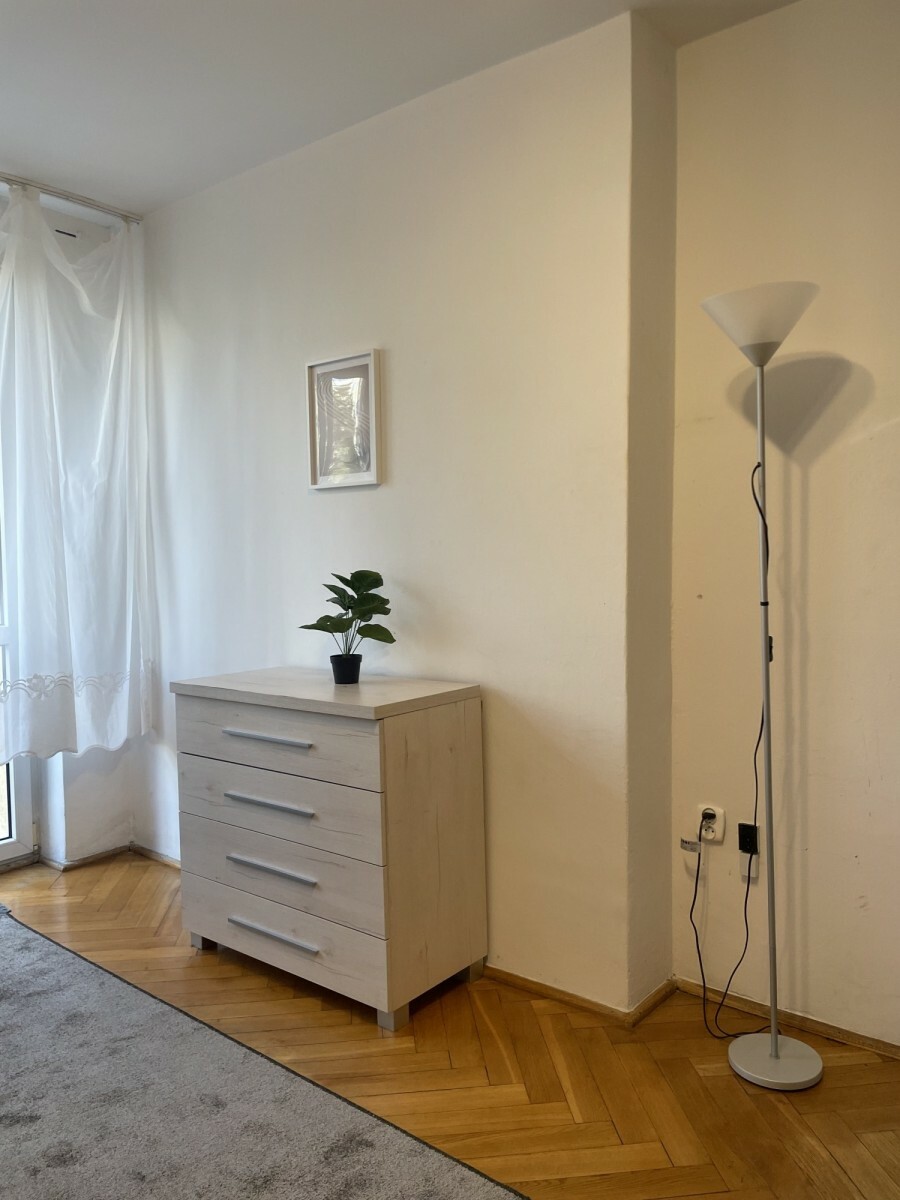 Warszawa, Śródmieście, Nowogrodzka, Dwupokojowe mieszkanie z osobną kuchnią Centrum