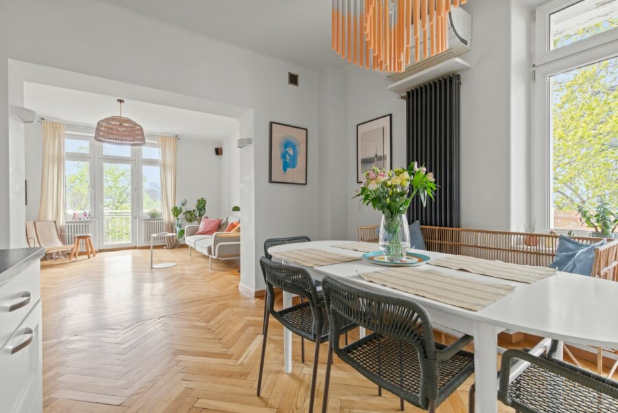 Warszawa, Stary Żoliborz, Sierpecka, apartament w kamienicy z widokiem na park