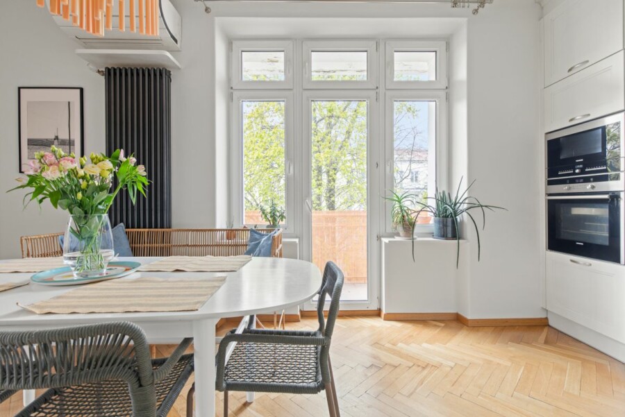 Warszawa, Stary Żoliborz, Sierpecka, apartament w kamienicy z widokiem na park