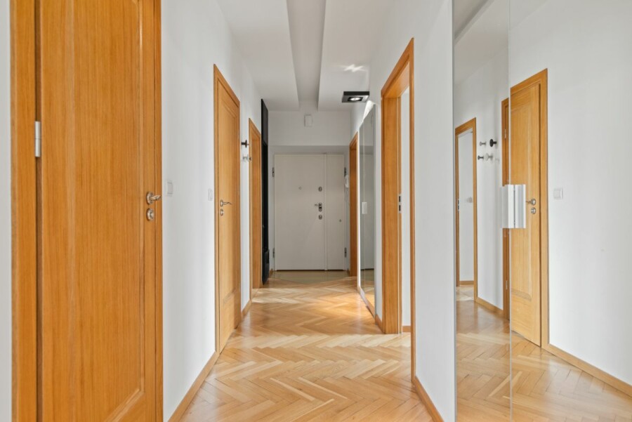 Warszawa, Stary Żoliborz, Sierpecka, apartament w kamienicy z widokiem na park