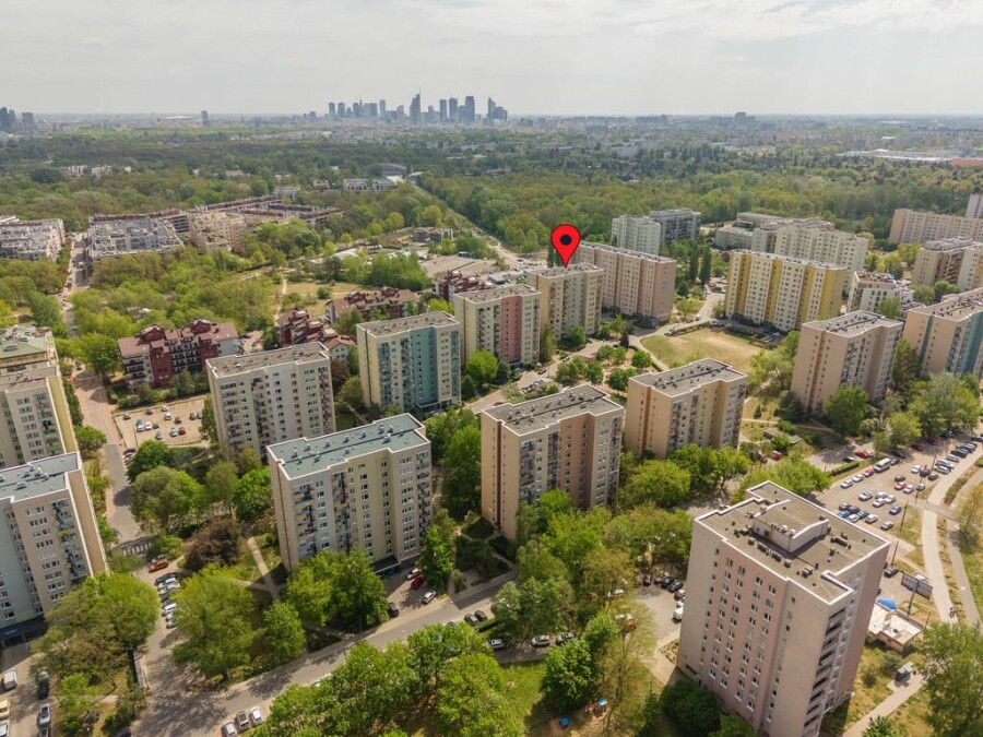Warszawa, Bemowo Fort Bema, Mieczysława Wolfkego, Jasne z balkonem widok na zieleń Bemowo