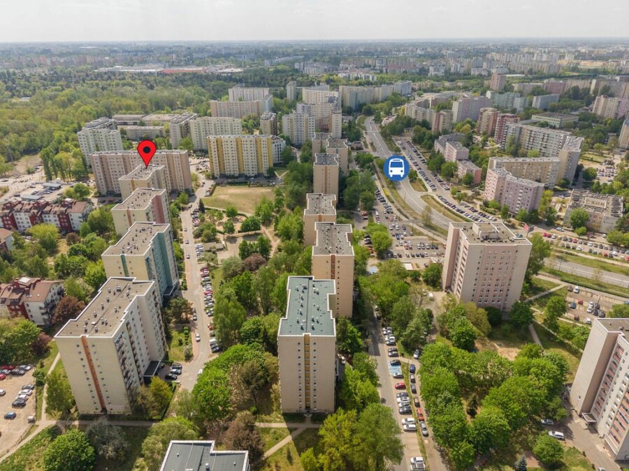Warszawa, Bemowo Fort Bema, Mieczysława Wolfkego, Jasne z balkonem widok na zieleń Bemowo